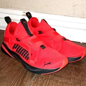 AWESOME red with black Puma soft foam sneaker